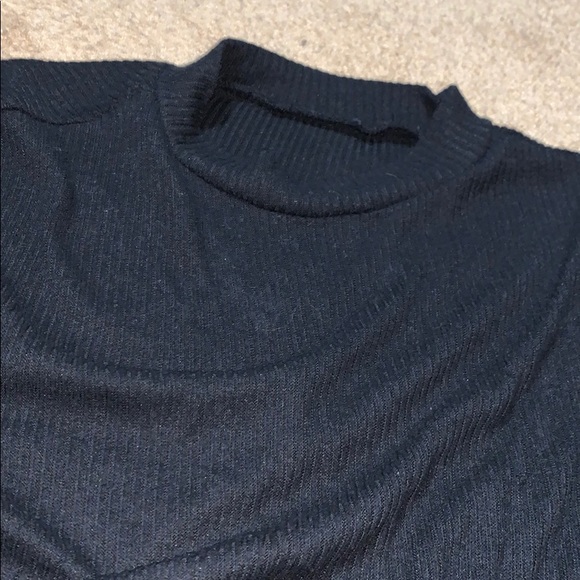 Knitted soft black cropped long sleeve - Picture 3 of 3